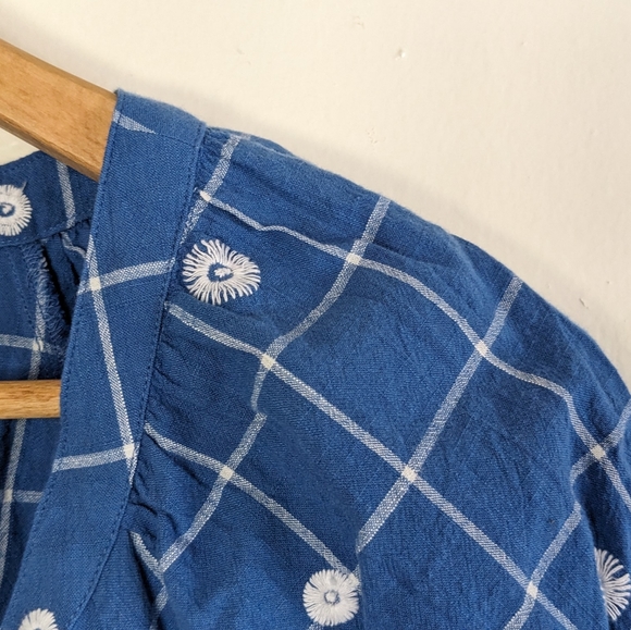 Sold! NWT Embroidered Puff-Sleeve Crop Top in Windowpane - Picture 10 of 16